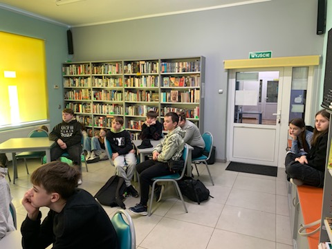 Zajęcia z historii w Bibliotece Publicznej im. M. Konopnickiej w Suwałkach